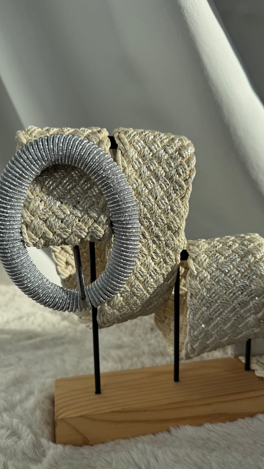 Breiter Flechtgürtel mit Glanzschnalle / beige - metallic Art.16273