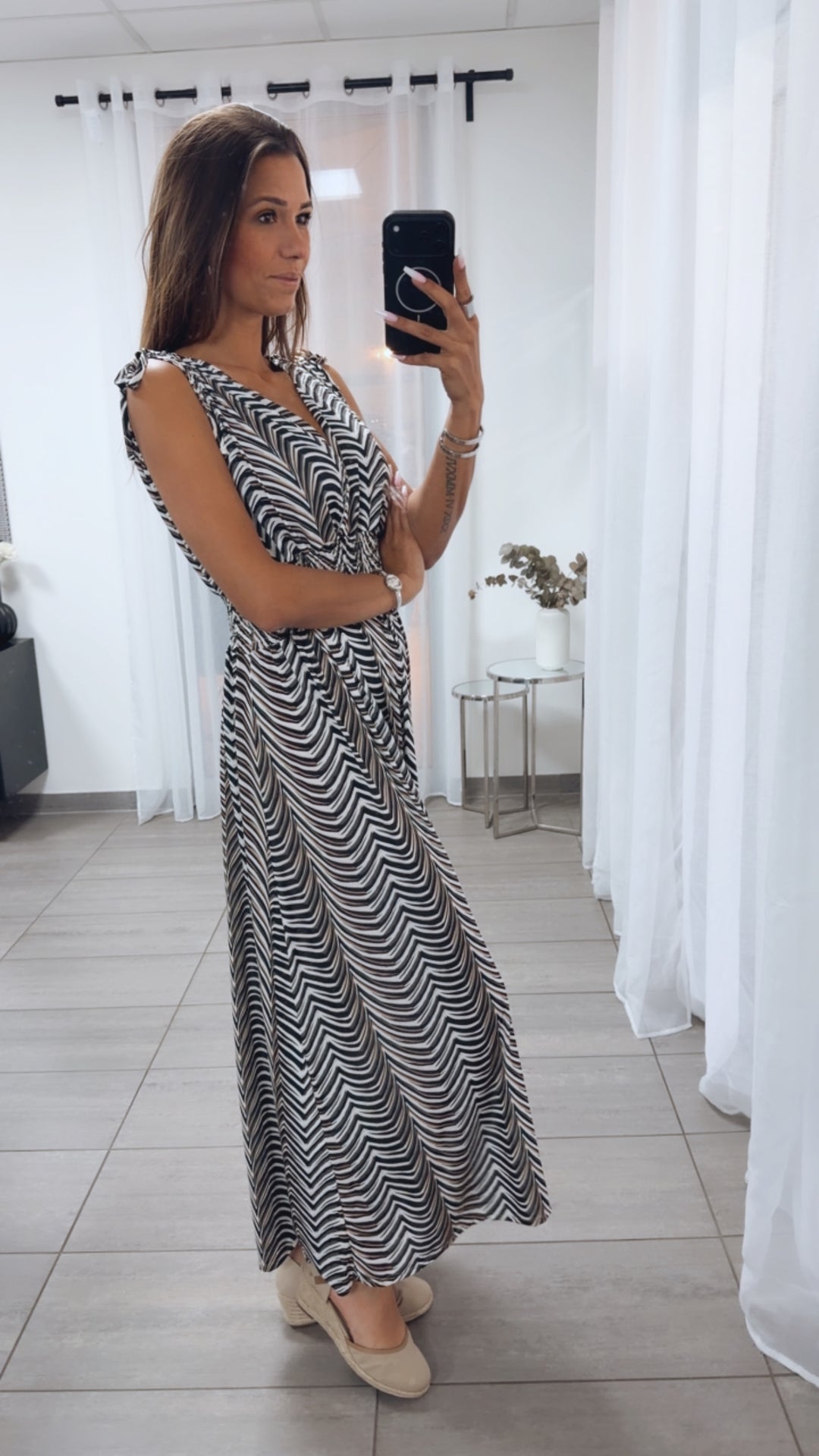MAXI LINIEN Kleid mit breiten Trägern und geraffter Taille / schwarz - beige - weiß Art.15058
