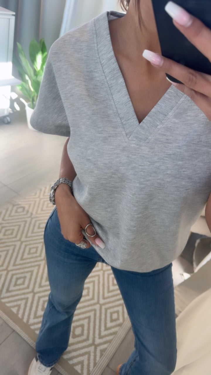 Softes Butter Stoff T-Shirt mit V-Ausschnitt / grau Art.14778