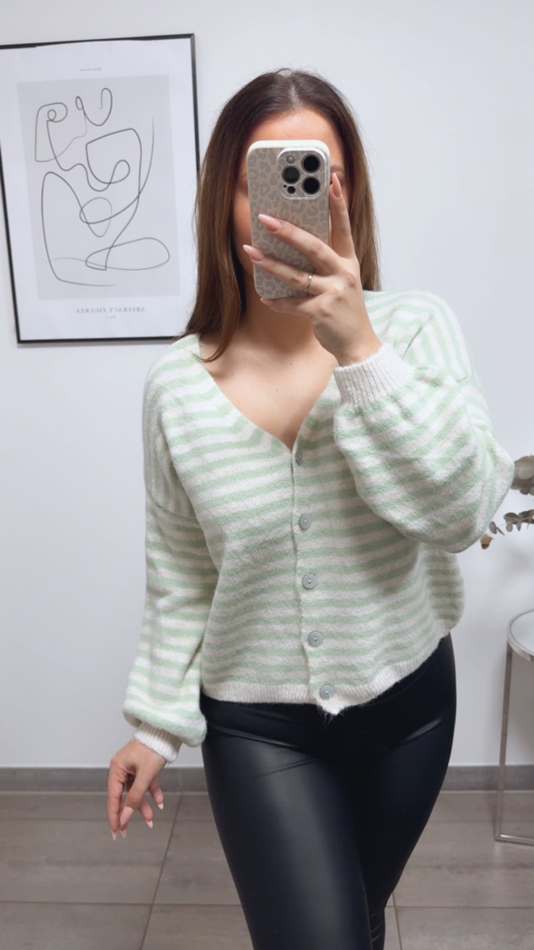 gestreifter Cardigan, Perlmutt Optik Knöpfe / mint - wollweiss Art. 13346