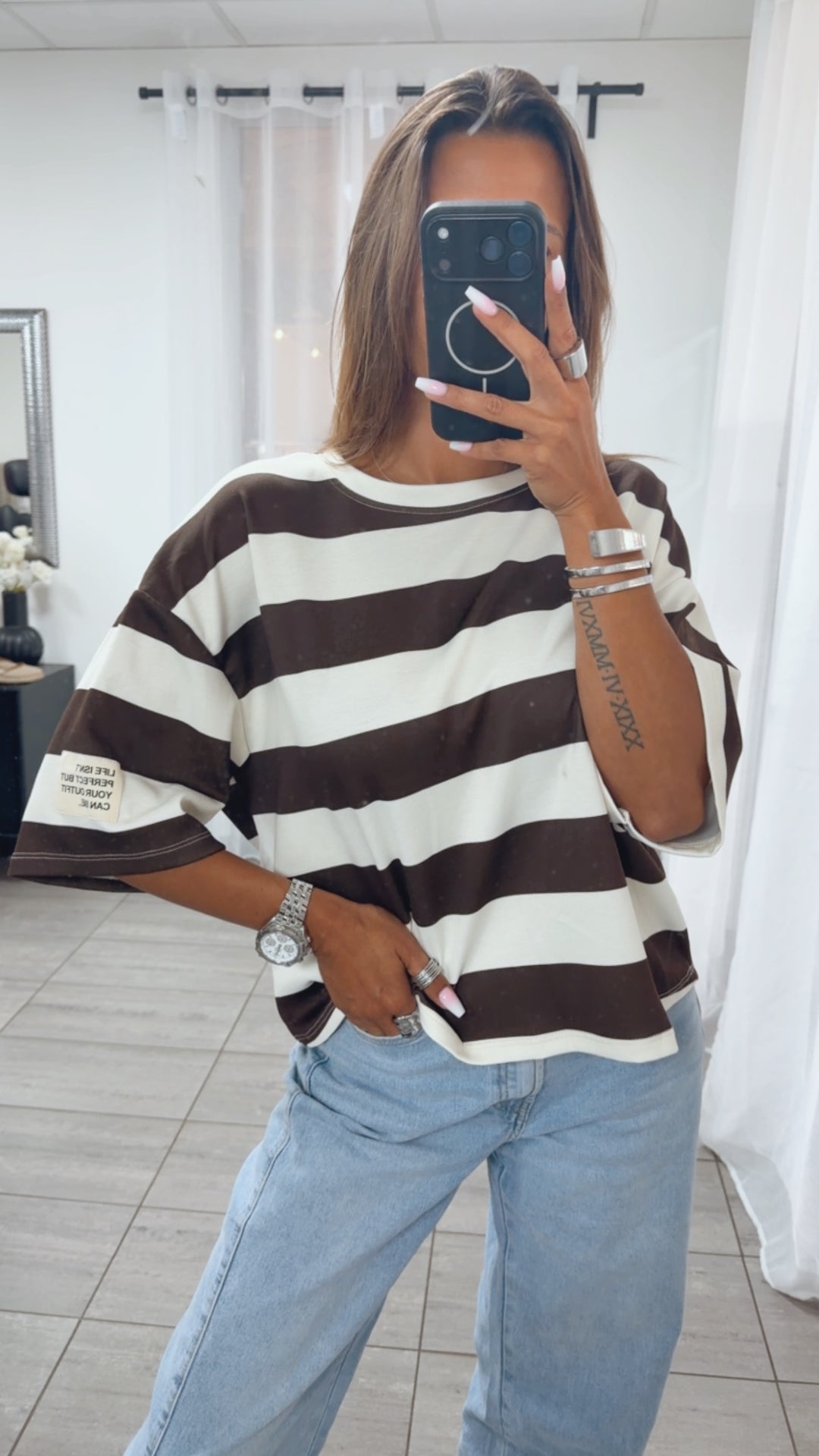 STREIFEN Butterstoff oversize T-shirt mit Patch / creme - dunkel braun Art. 15333