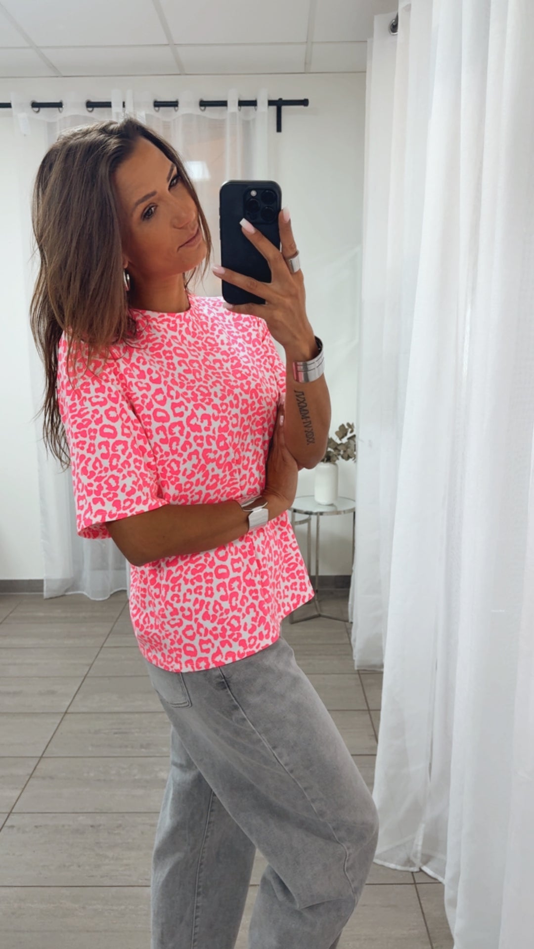 Leo T-Shirt mit lockerem Fit / weiß - neon pink  Art.14846