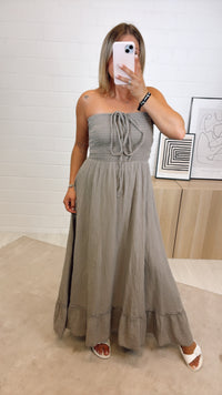 MUSSELIN (Maxi-) Kleid mit Schnüren Neckholder / taupe Art. 10868