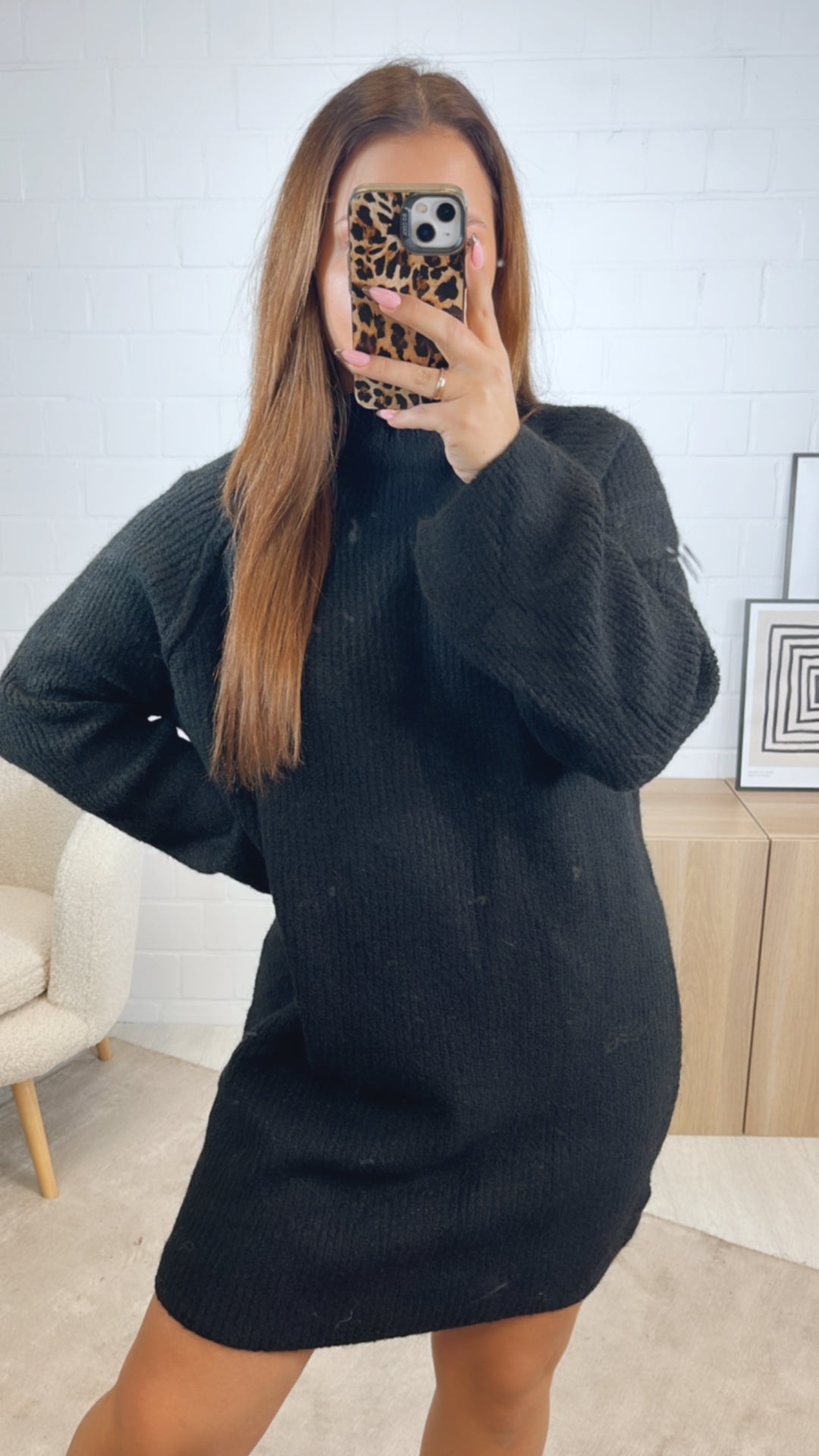 gradliniges Strick Kleid / Long Pullover mit weitem Arm, Stehkragen / schwarz Art. 12797