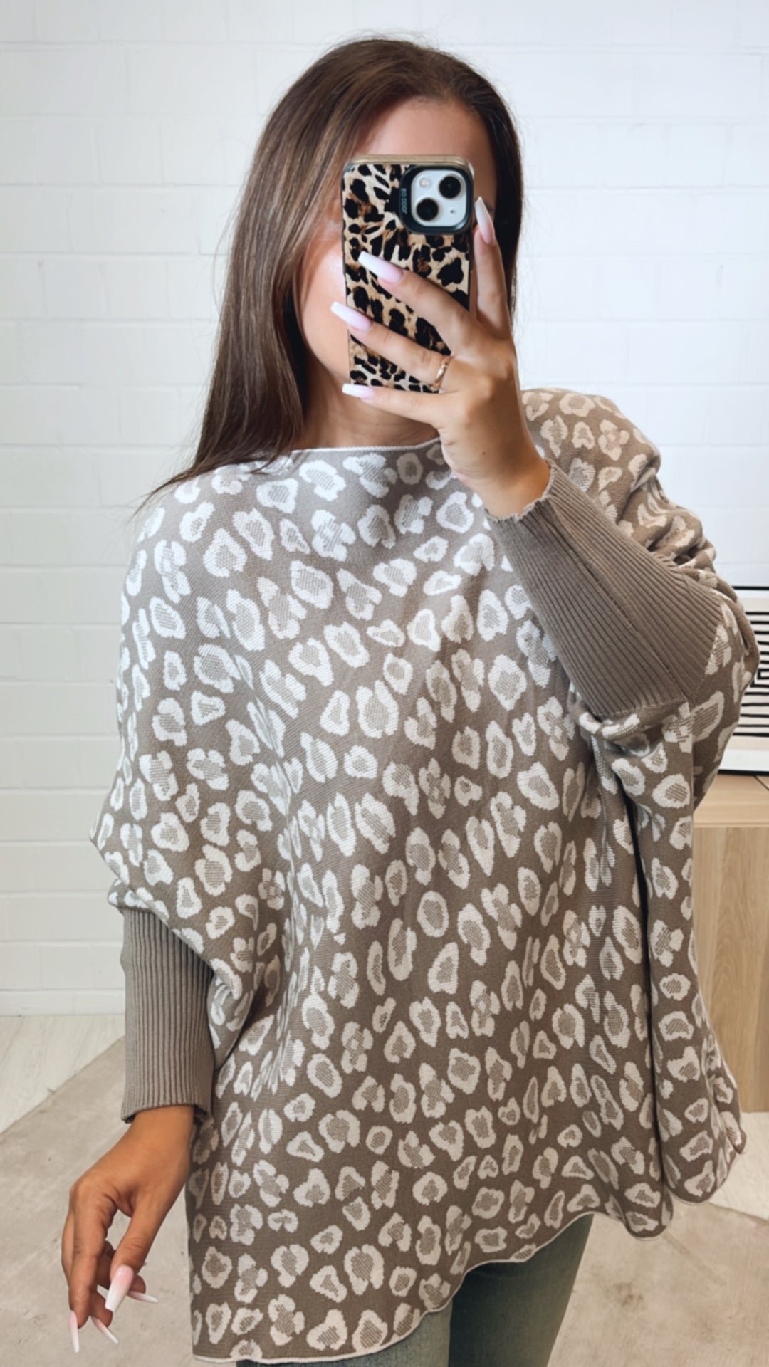 LEO ultra weicher Pullover mit Fledermausärmeln / light taupe - weiss Art. 11169