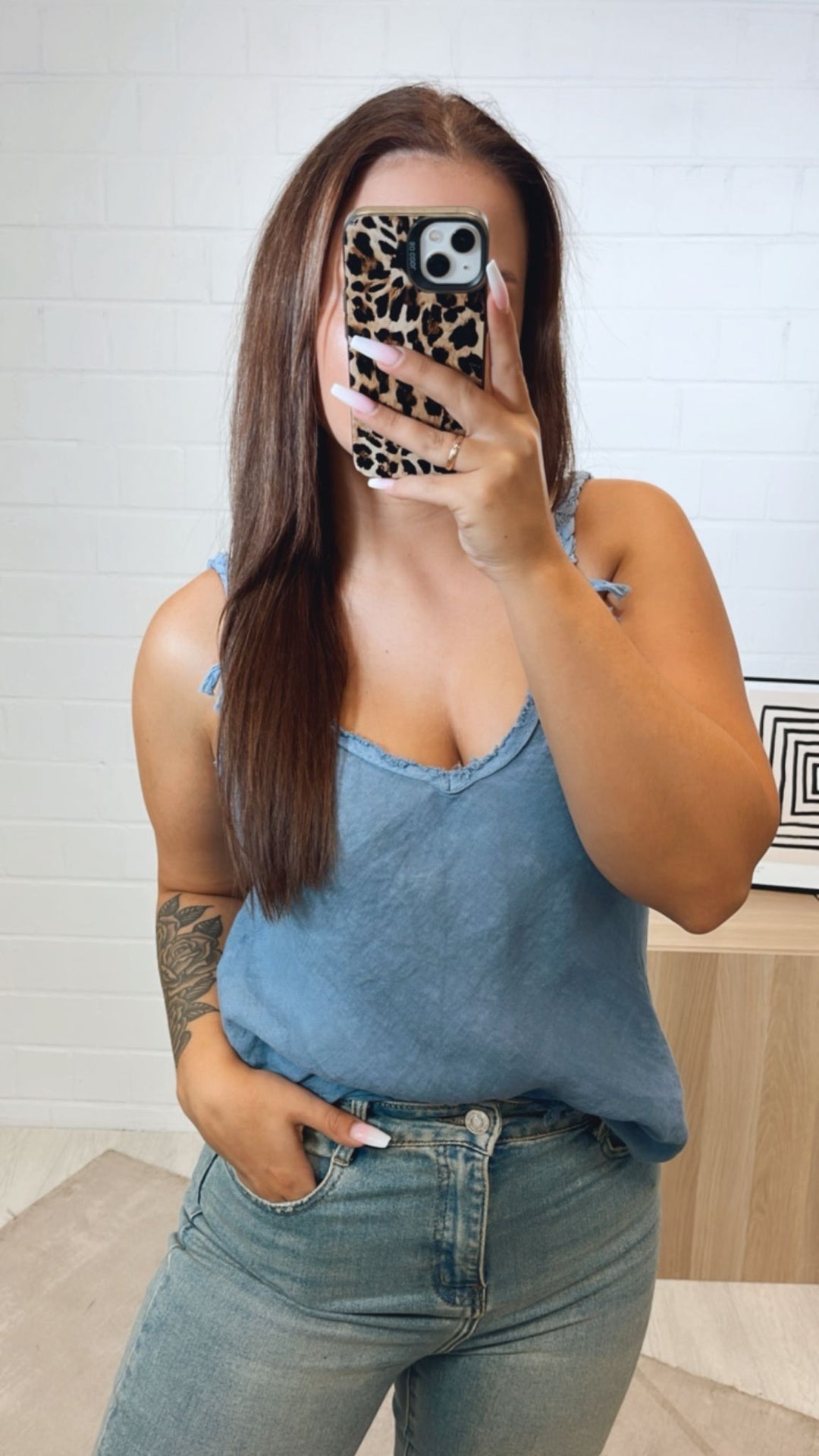 Leinen Top mit geflochtenen Trägern / denim blau Art. 10243