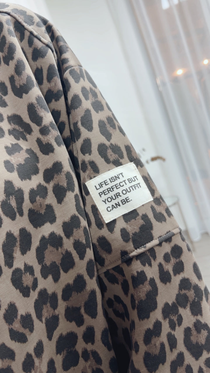 Leo Oversize Sweater mit leichtem Vokuhila Schnitt / taupe - schwarz Art.16280