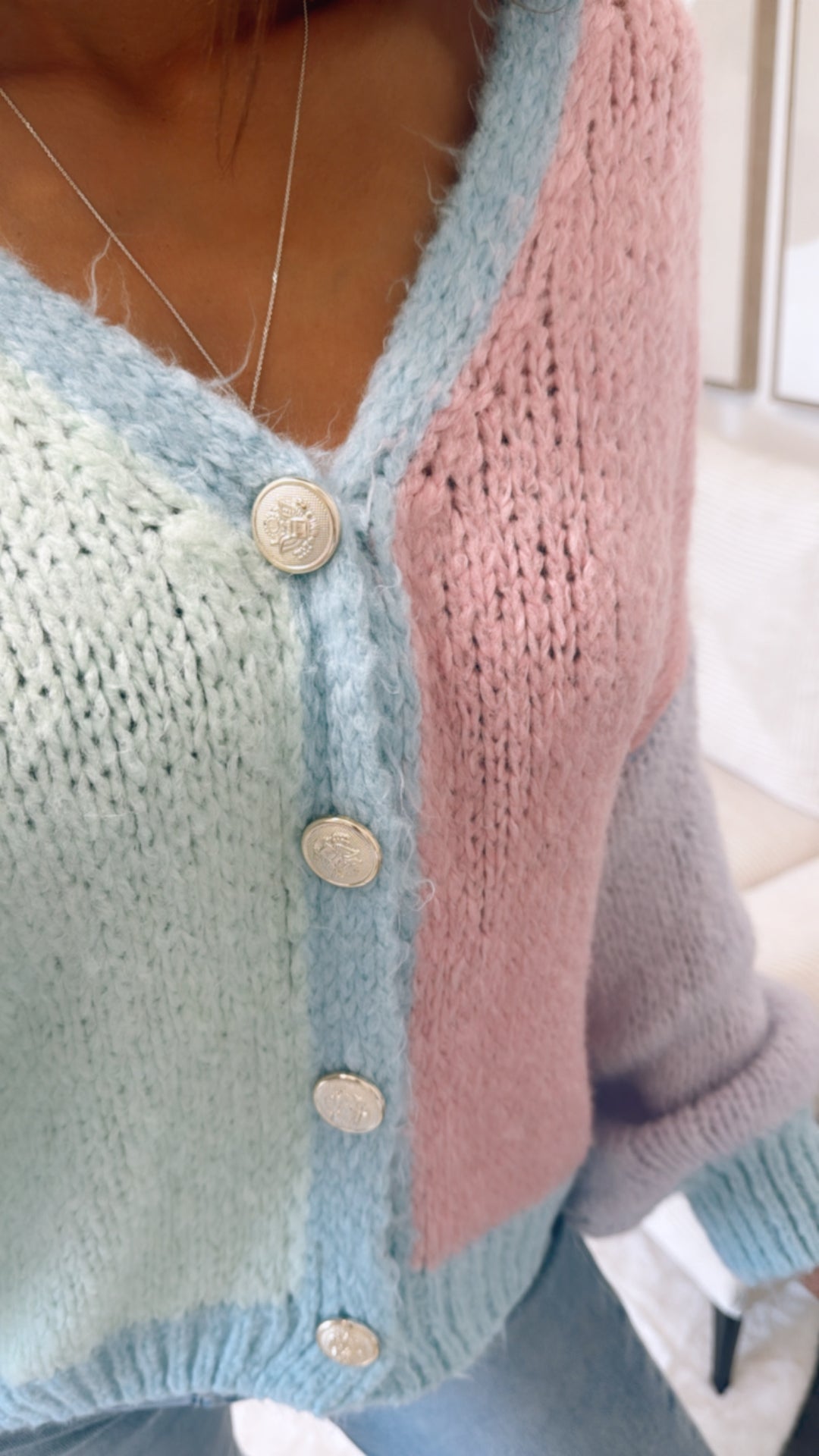 Cardigan im Bubblegum Look, gold - silberne Knöpfe / blau - rosa - mint - flieder Art. 9257