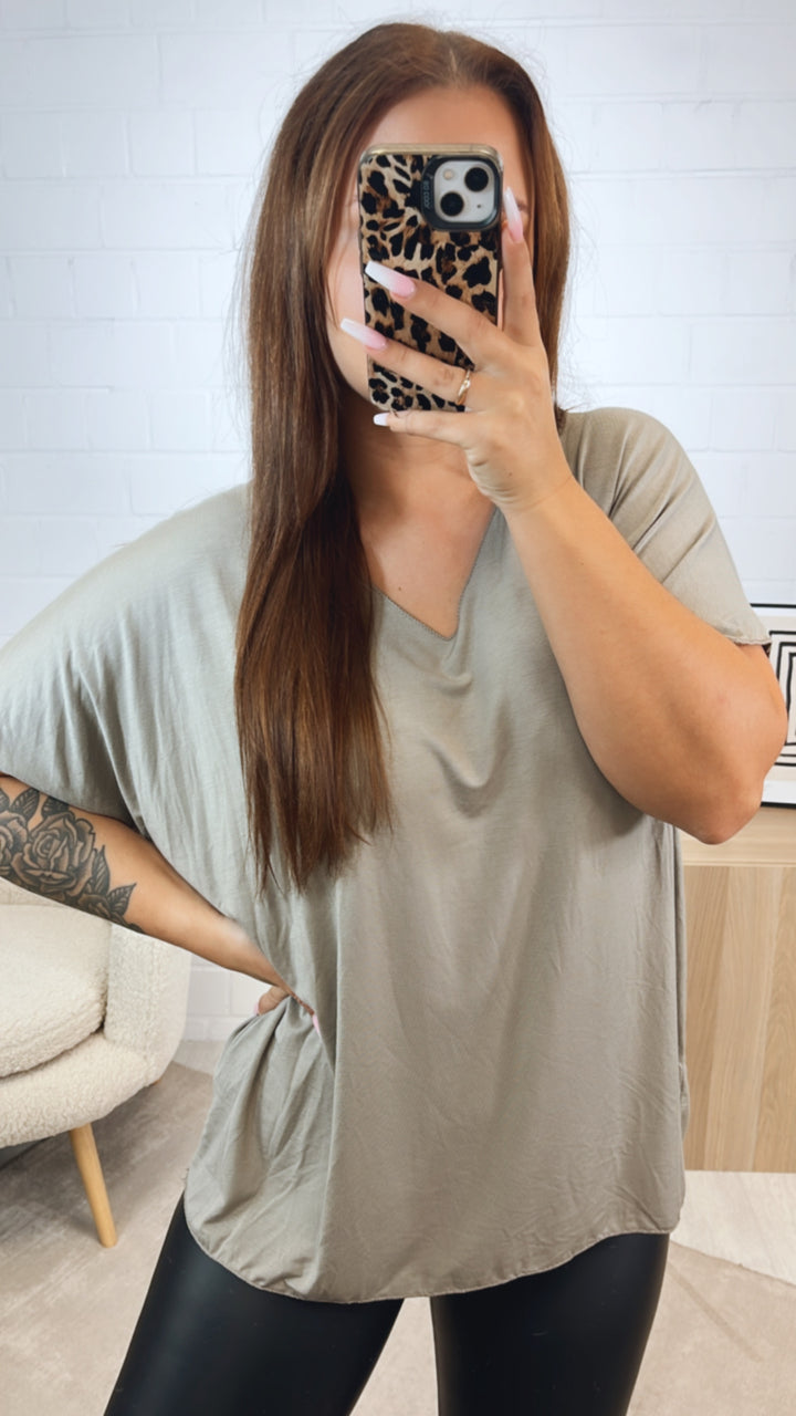 T-shirt Oberteil mit V-Ausschnitt / light taupe Art. 12387