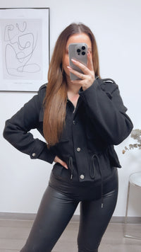 kürzere Jacke, silberne Elemente / schwarz Art. 13246