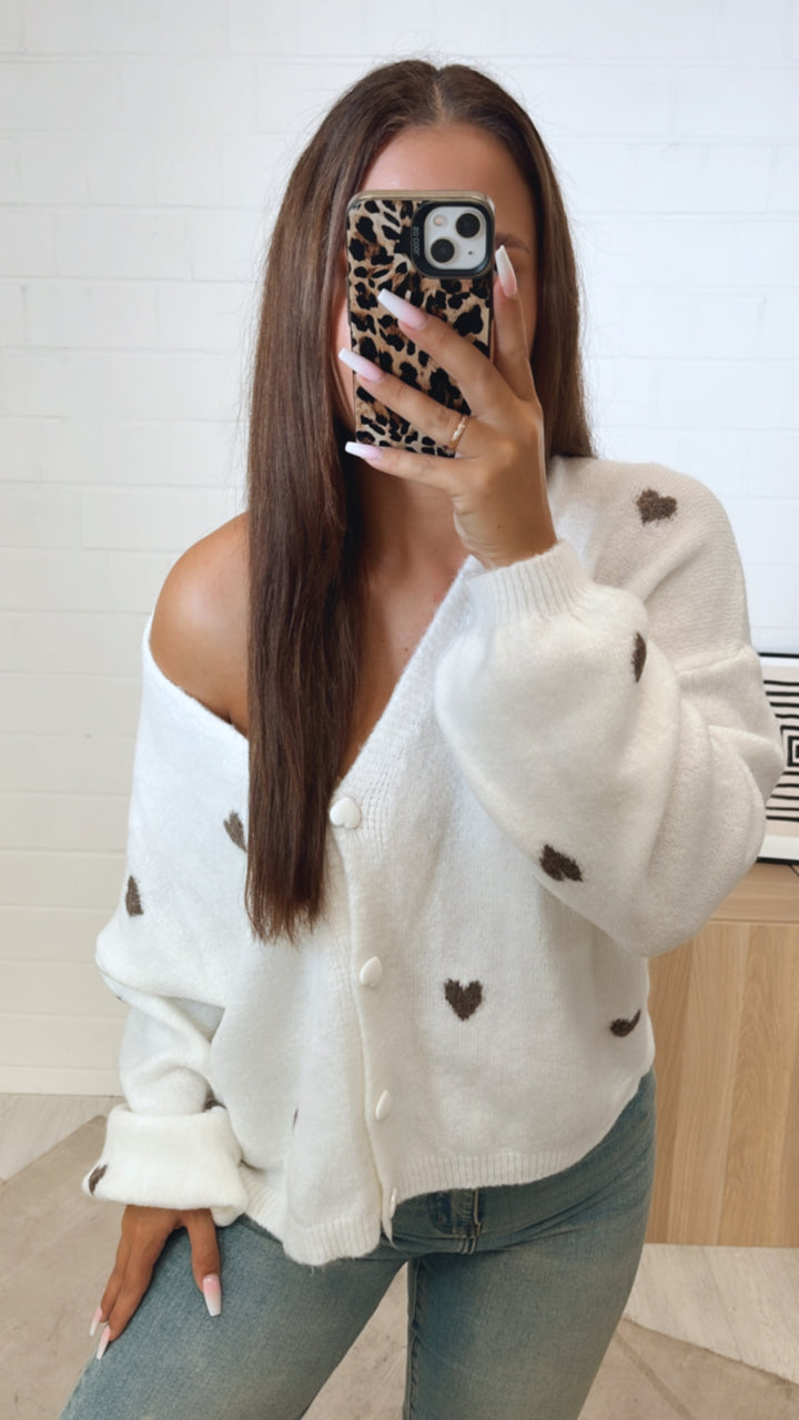 HERZKNÖPFE Cardigan mit Herzen / weiss - taupe Art. 11203