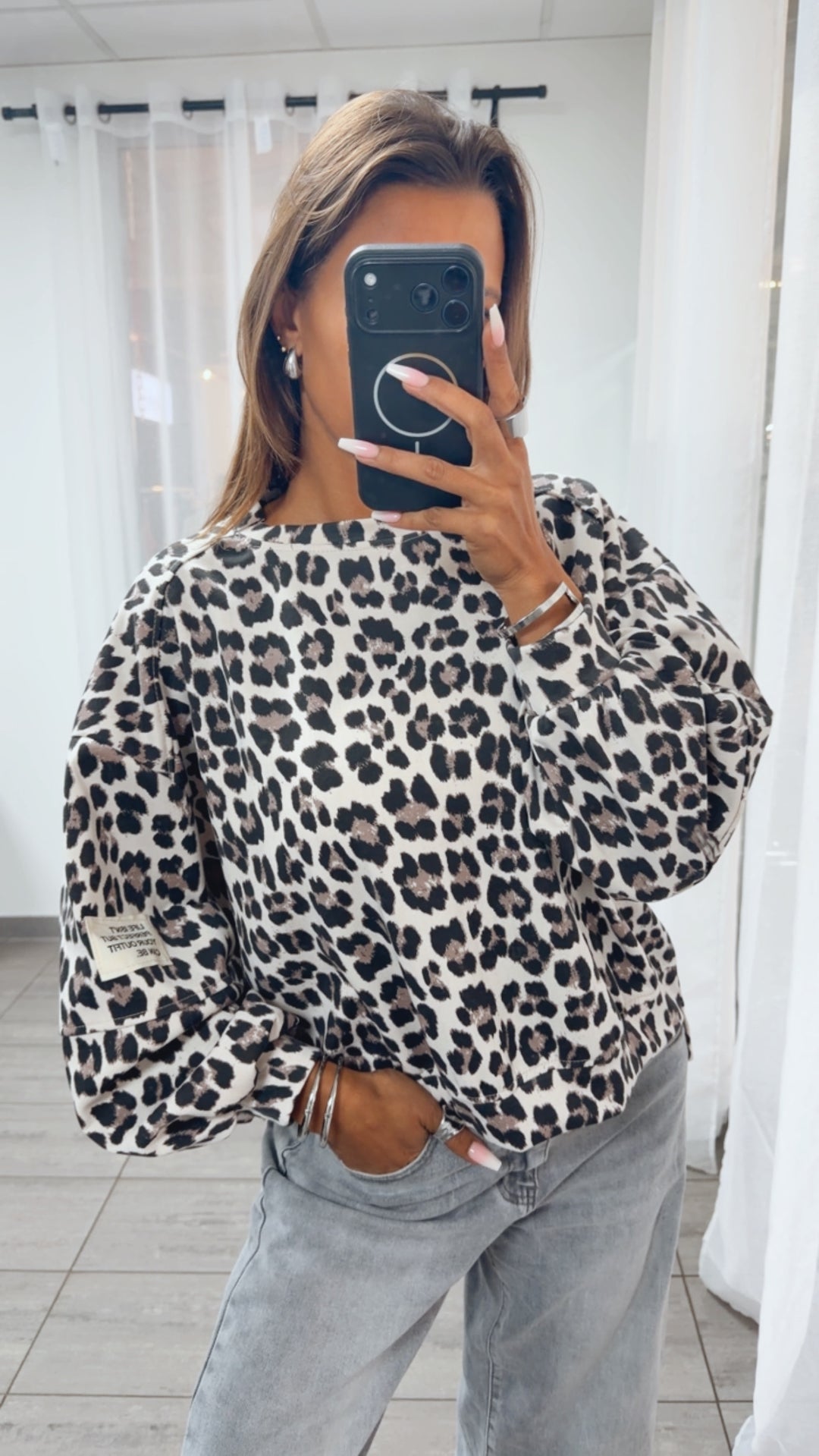 Leo Oversize Sweater mit leichtem Vokuhila Schnitt / creme - taupe - schwarz Art.16278