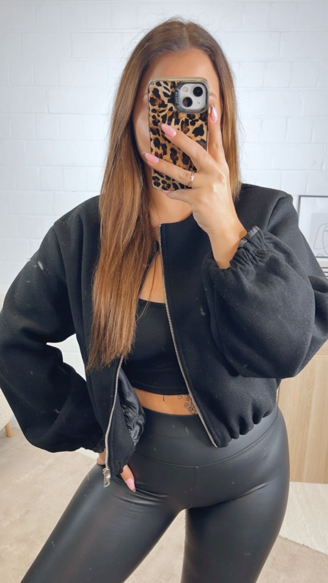 RUNDAUSSCHNITT TREND Loose Fit Jacke / schwarz Art. 12848