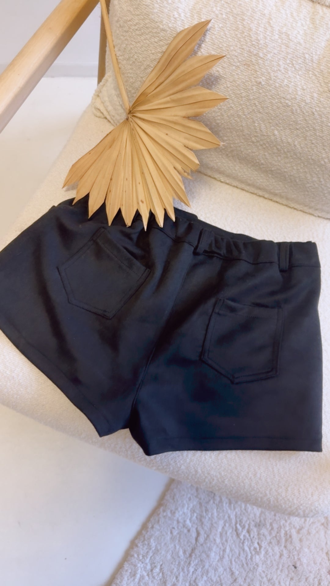 VELOURS Shorts / schwarz Art. 13178