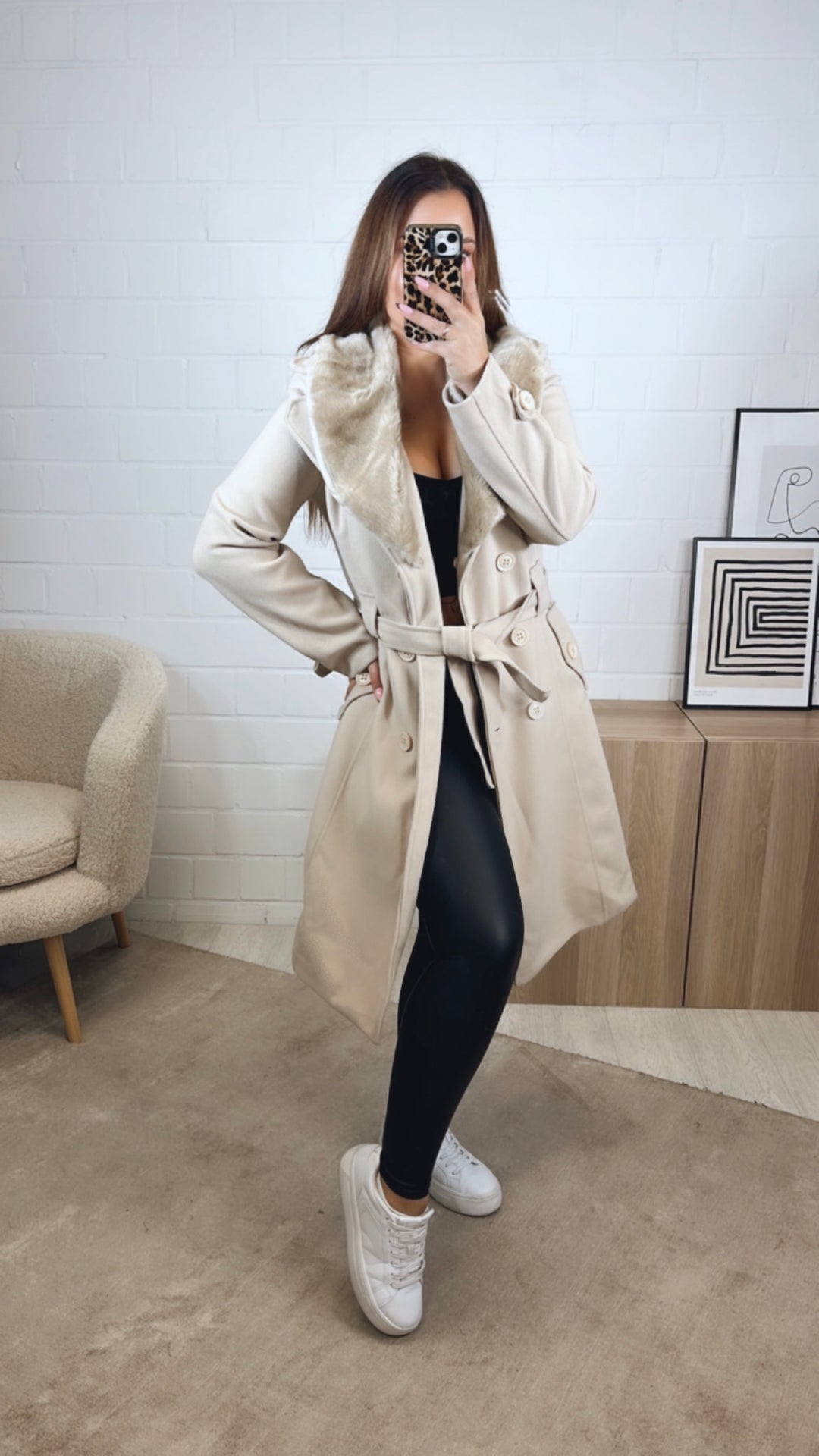 Mantel mit flauschigen, abnehmbaren Kragen / creme Art. 12841