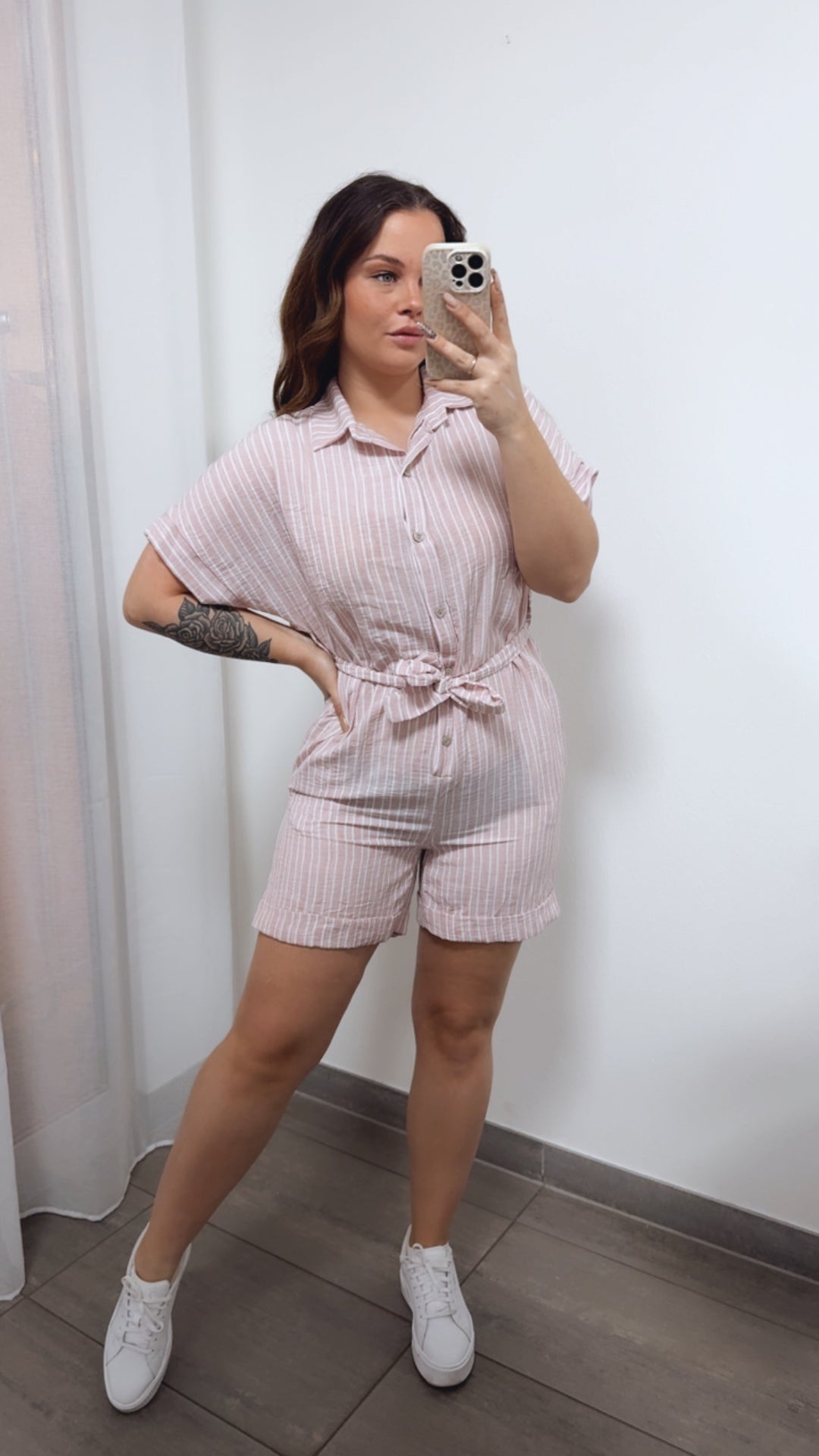 STREIFEN LEINEN Optik kurzer Jumpsuit zum schnüren, Knöpfe / rosa - weiss Art. 14406