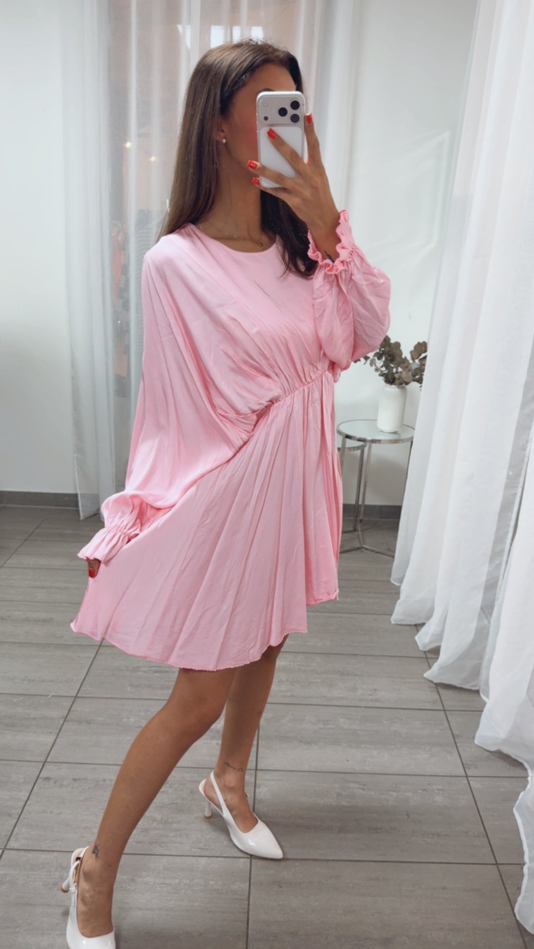 SATIN Optik Kleid mit Fledermausärmeln / soft pink Art. 15876