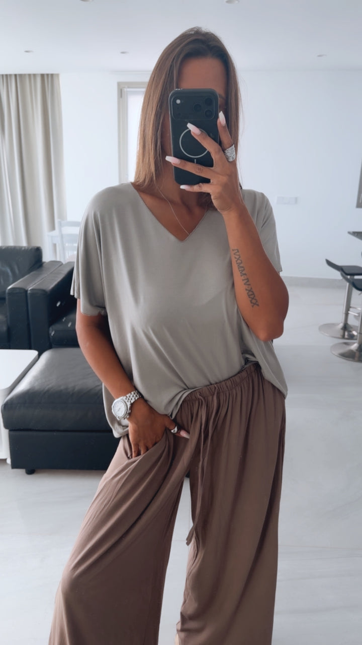 T-shirt Oberteil mit V-Ausschnitt / taupe  Art. 14661