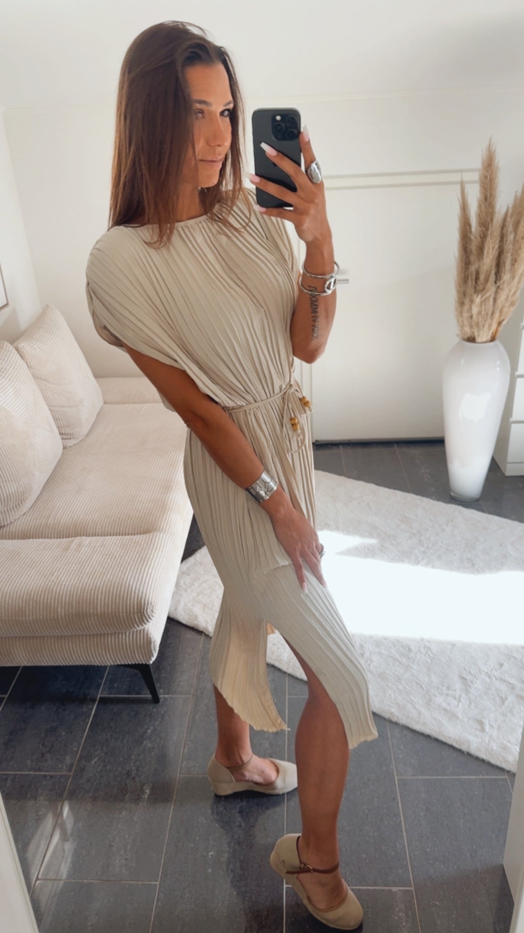 Plissiertes MIDI Kleid mit Bindegürtel / creme-beige Art.14785