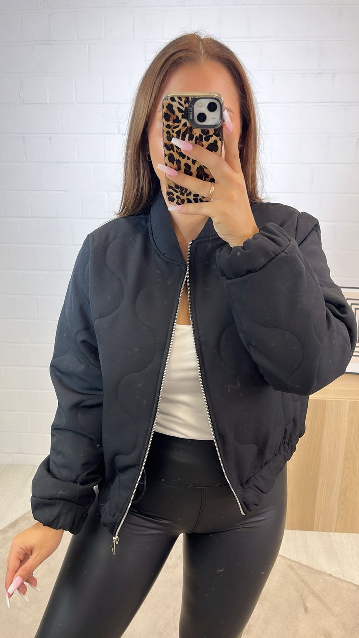 gesteppte leichte Übergangsjacke / schwarz Art.122333