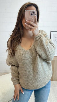 kürzerer Kuschel Pullover mit V-Ausschnitt und Gummibund / beige Art. 8111