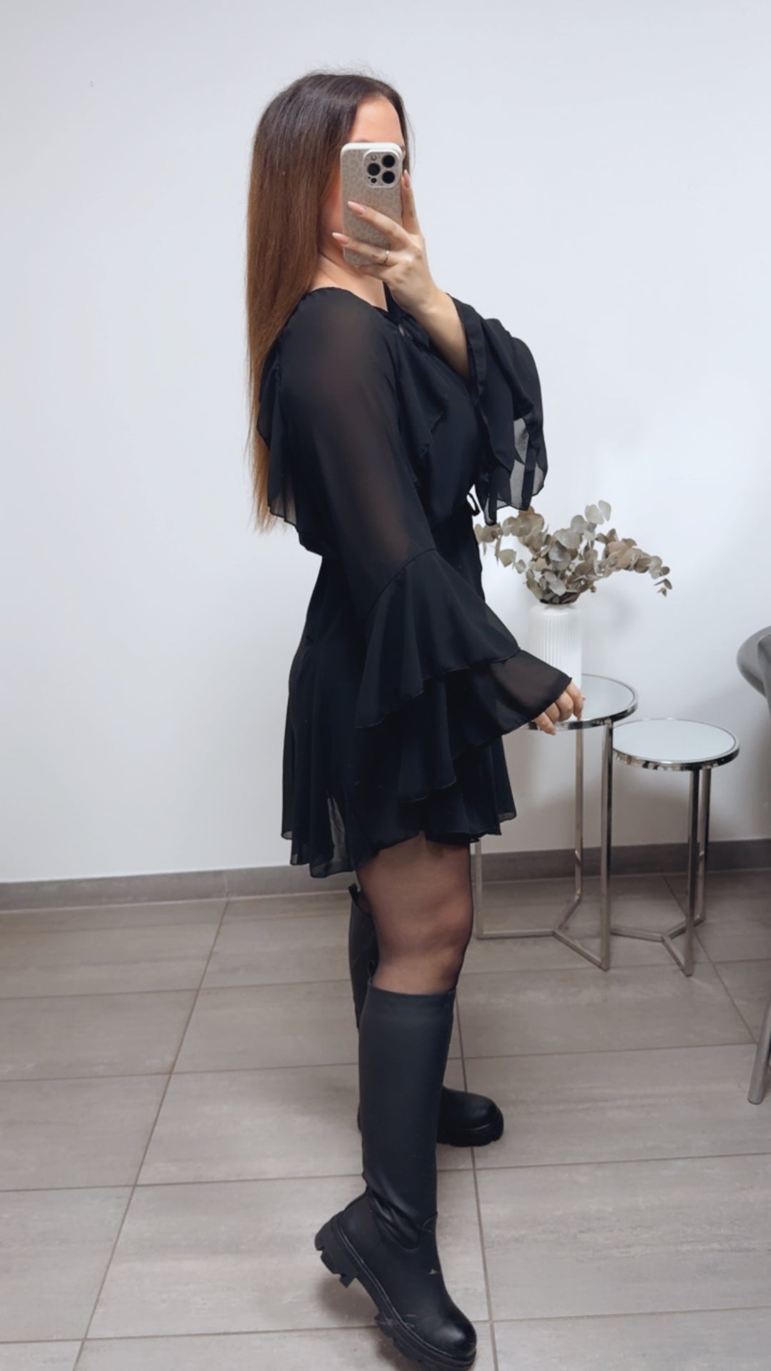 VOLANT besetztes Chiffon Kleid / schwarz Art. 13607