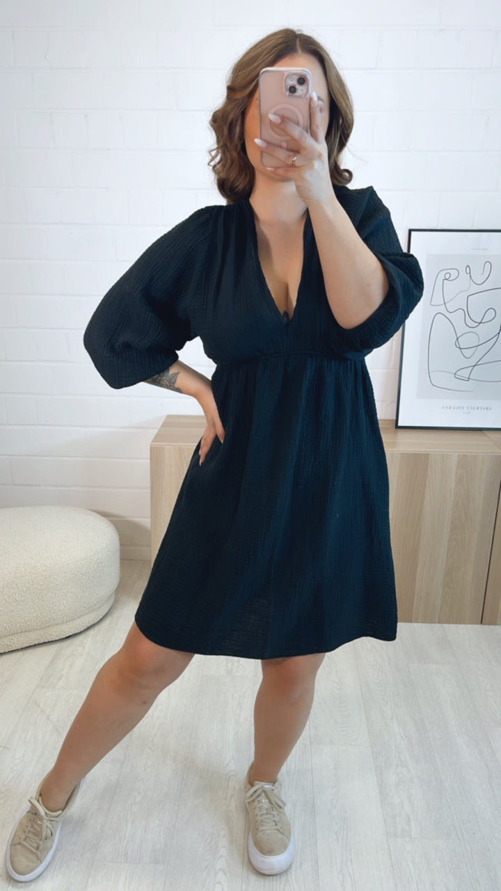 (Midi-) Musselin Kleid, V-Ausschnitt / schwarz Art. 9460