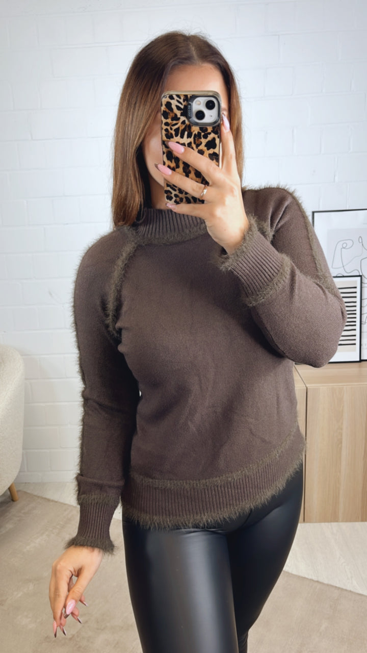 Pullover mit flauschigen Nähten / dunkel braun - braun Art. 13033
