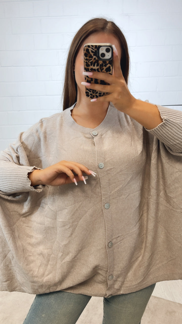 ultra weicher Cardigan / Pullover mit Fledermausärmeln / beige Art. 11163