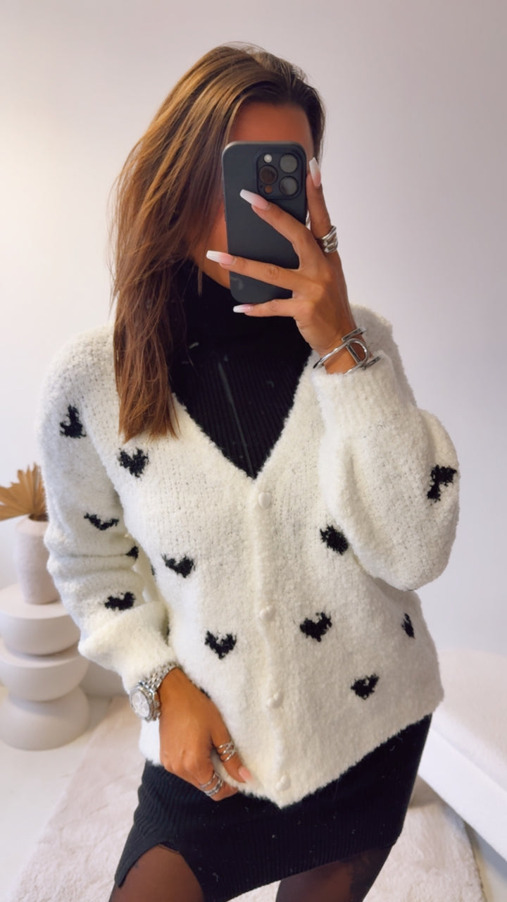 TEDDY HERZKNÖPFE Cardigan mit Herzen / weiss - schwarz Art. 13208
