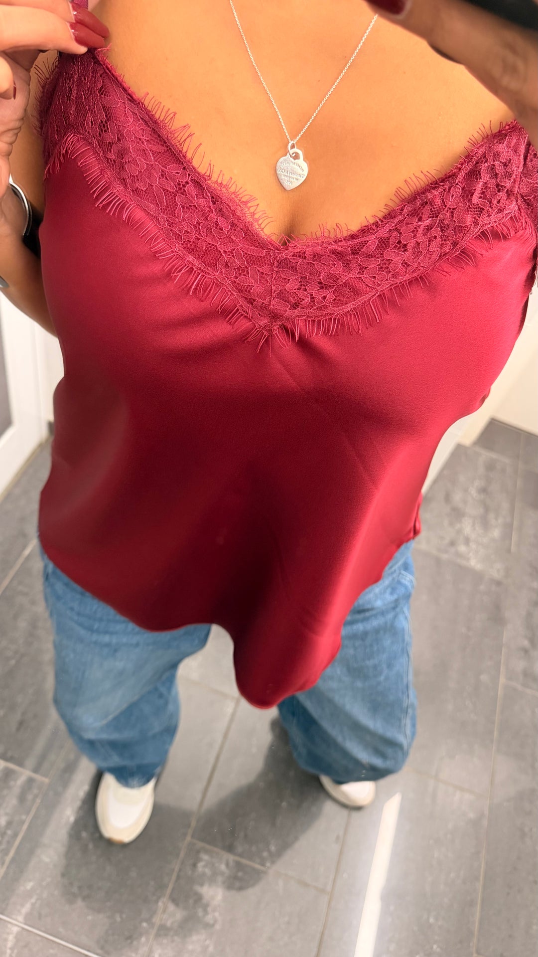 Satin Optik Top mit leichter Spitze / bordeaux rot Art. 16538