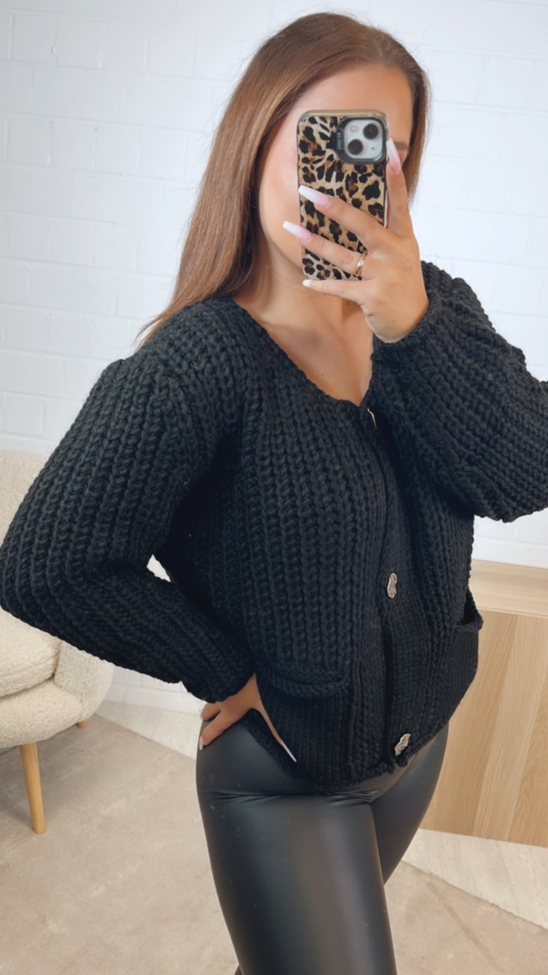 grober, kurzer Strick Cardigan, große Knöpfe, Taschen / schwarz Art. 12450