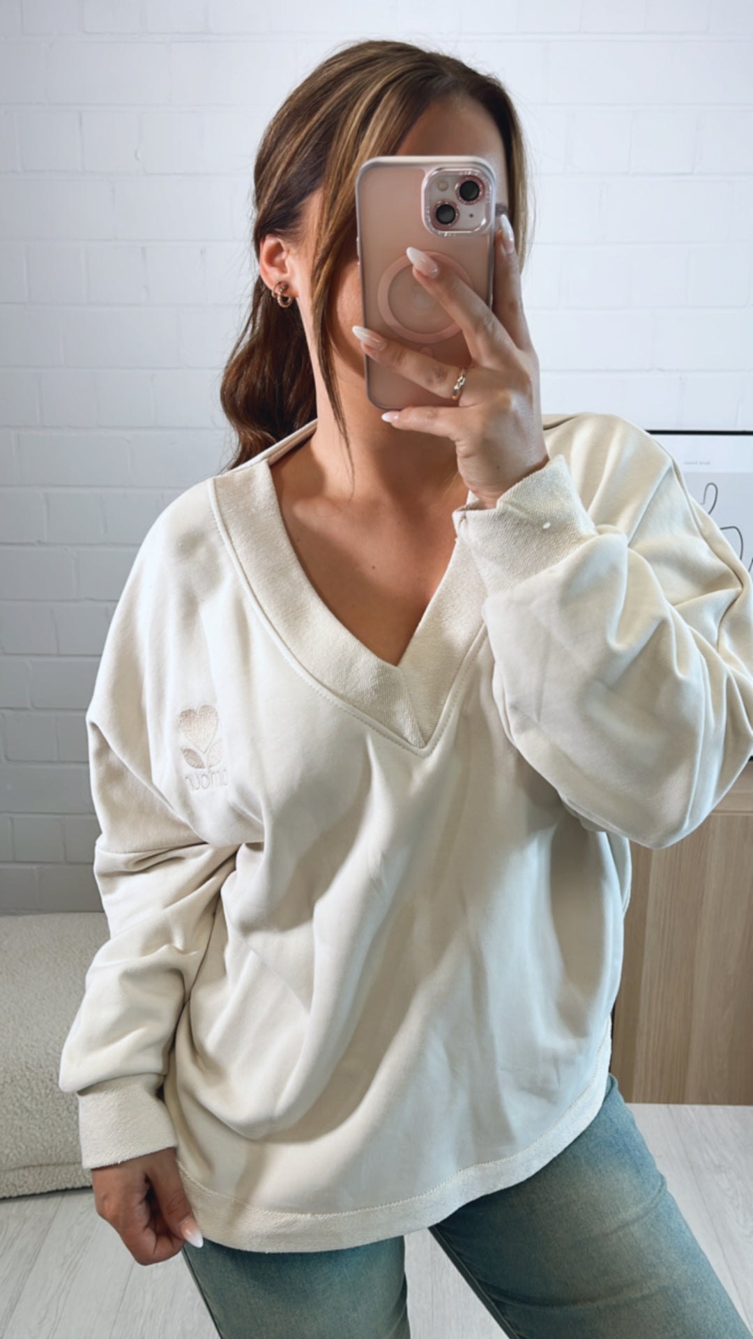Sweatshirt " amour " mit V-Ausschnitt / beige Art. 8807