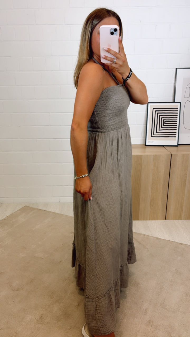 MUSSELIN (Maxi-) Kleid mit Schnüren Neckholder / taupe Art. 10868