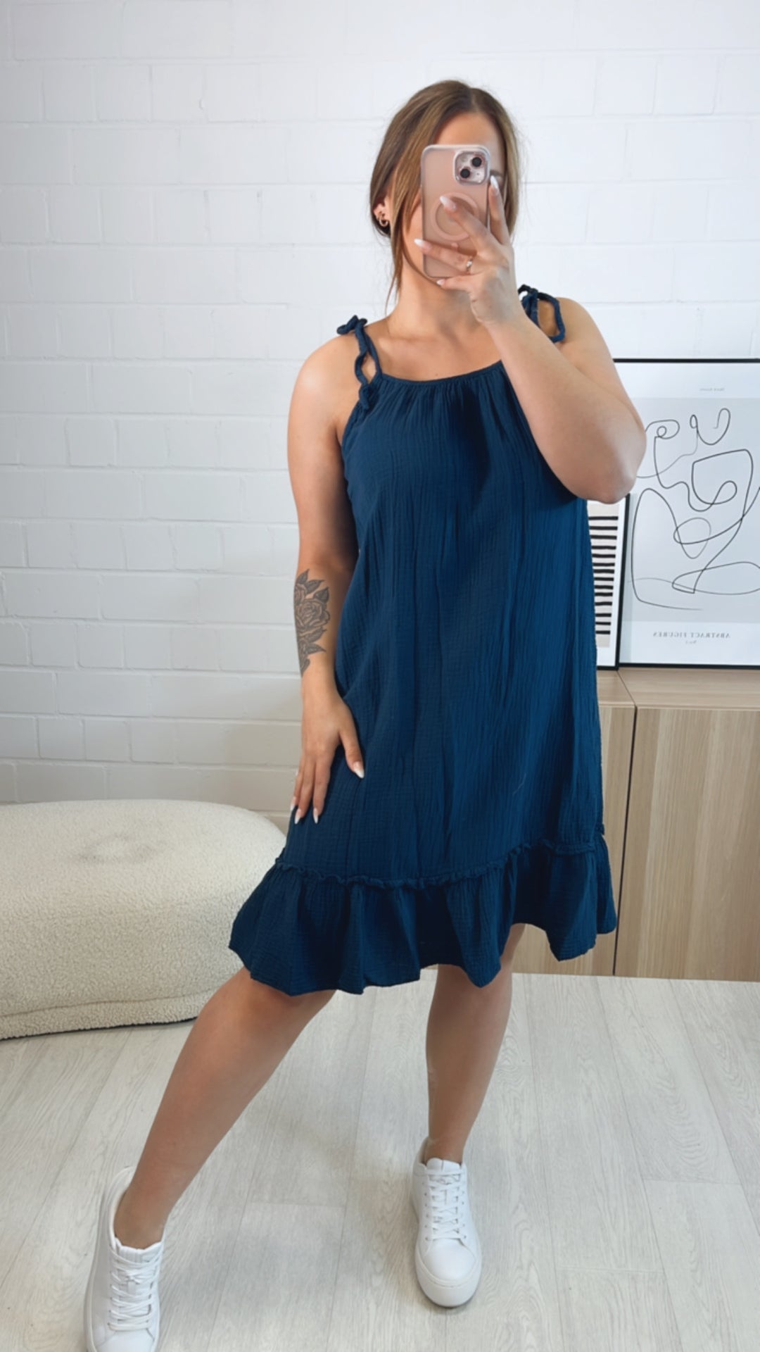 (Midi-) Musselin Kleid mit dünnen Trägern / dunkel blau Art. 9651
