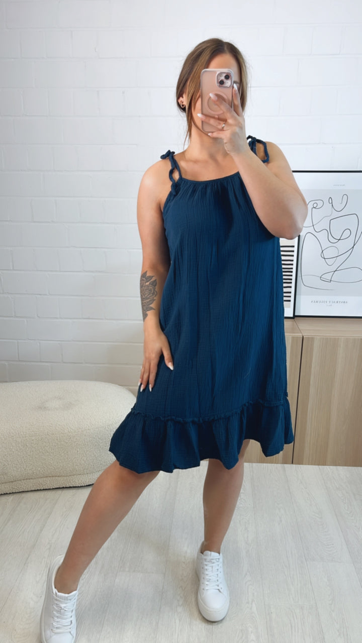 (Midi-) Musselin Kleid mit dünnen Trägern / dunkel blau Art. 9651