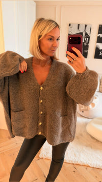V-AUSSCHNITT Kuschel Cardigan mit goldenen Knöpfen und Taschen / braun meliert Art. 122321