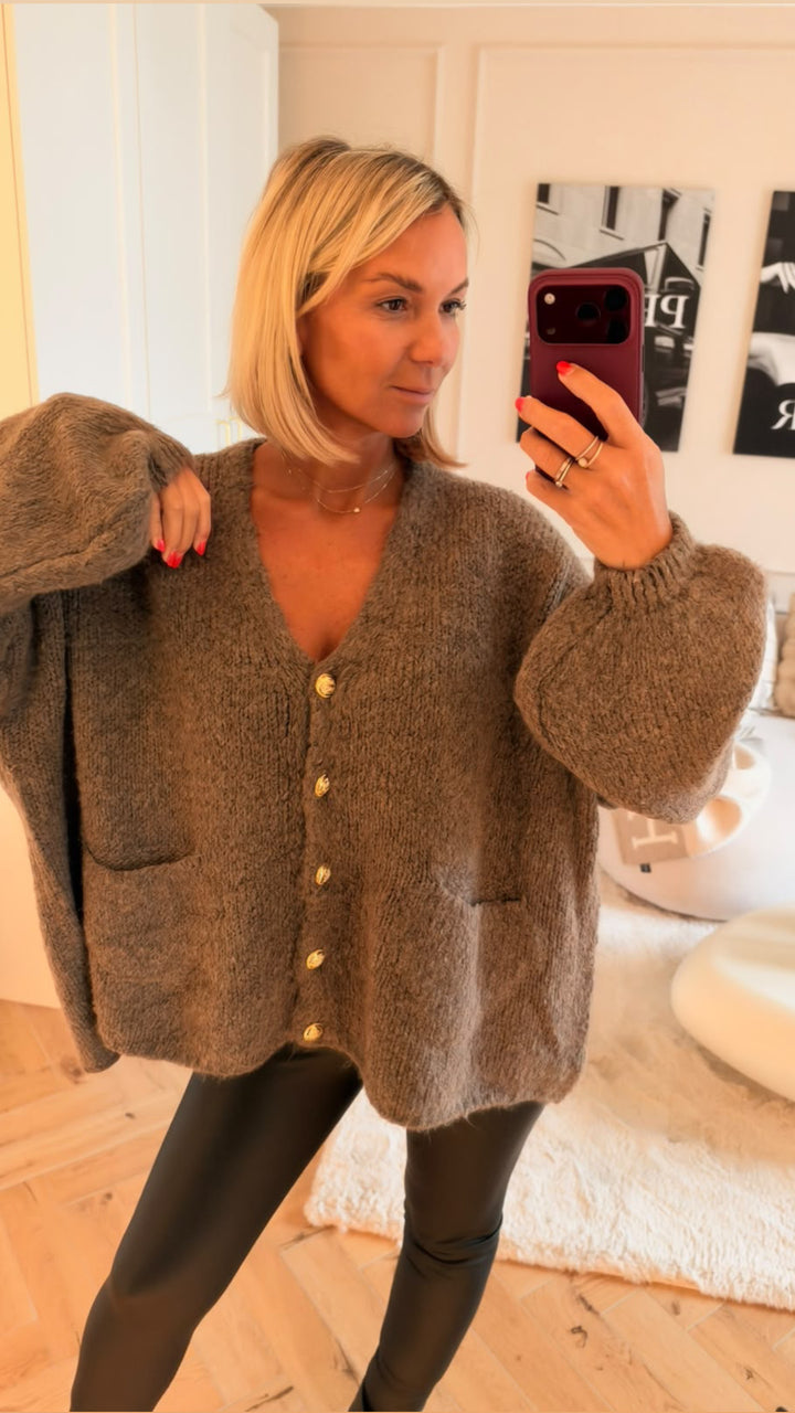 V-AUSSCHNITT Kuschel Cardigan mit goldenen Knöpfen und Taschen / braun meliert Art. 122321