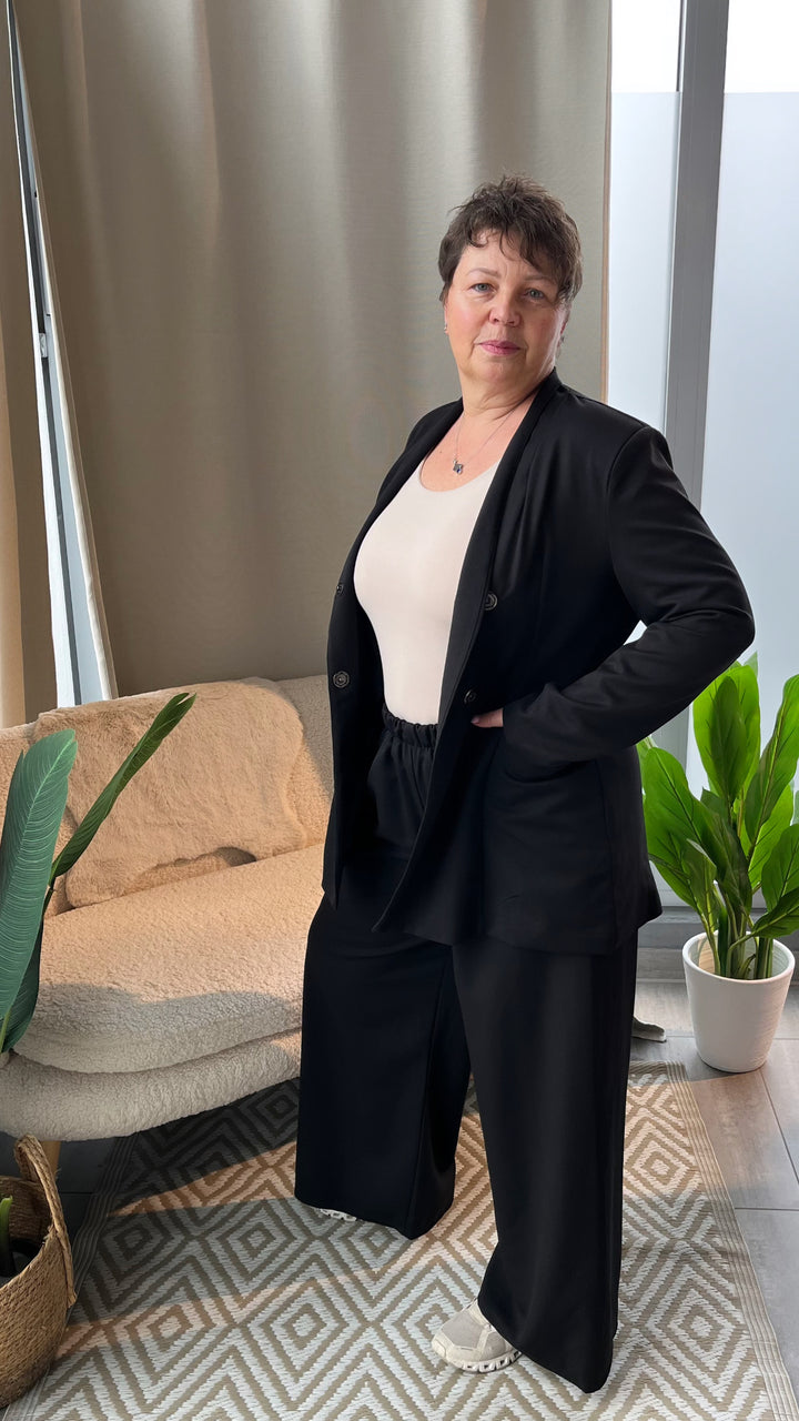 Set aus Blazer mit GÜRTEL und Hose / schwarz Art. 14119