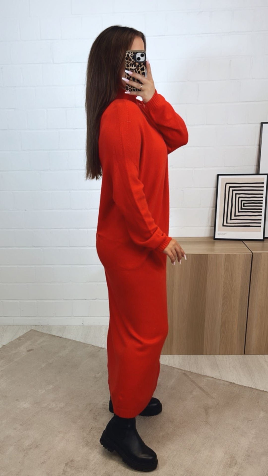 MAXI - feines Strickkleid mit leichtem Stehkragen und Schlitz / rot Art.122336