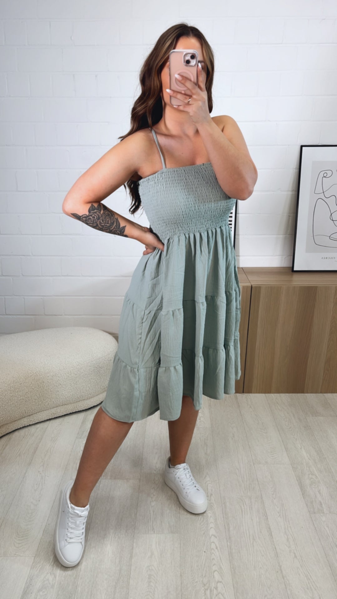 luftig leichtes Kleid mit dünnen, verstellbaren Trägern / soft salbei Art. 9567
