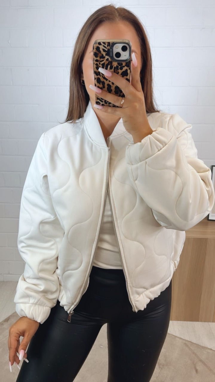 gesteppte leichte Übergangsjacke / creme  Art.122334