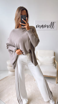 ultra weicher Pullover mit Fledermausärmeln / dunkles taupe Art. 8704