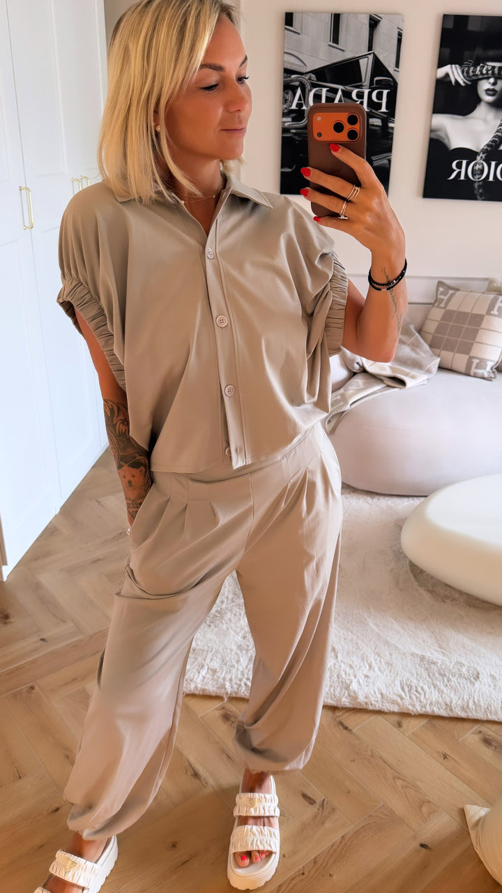 elegante Kurzarm Bluse mit Raffärmeln / beige Art. 15456