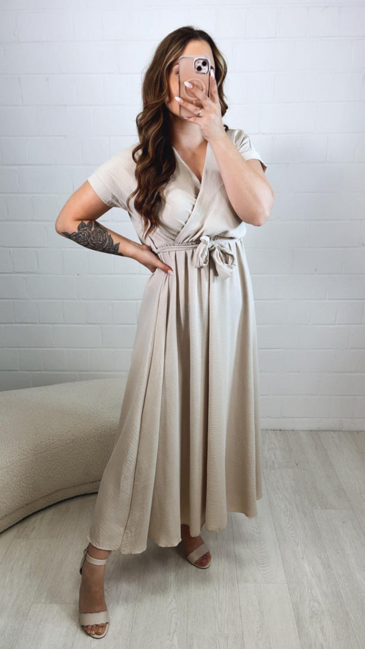 leichtes, langes Kleid mit kurzen Armen / beige Art. 10047
