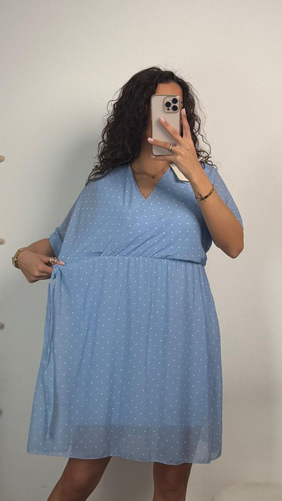 PUNKTE CHIFFON Kleid mit kurzen Ärmeln / hell blau Art.16094