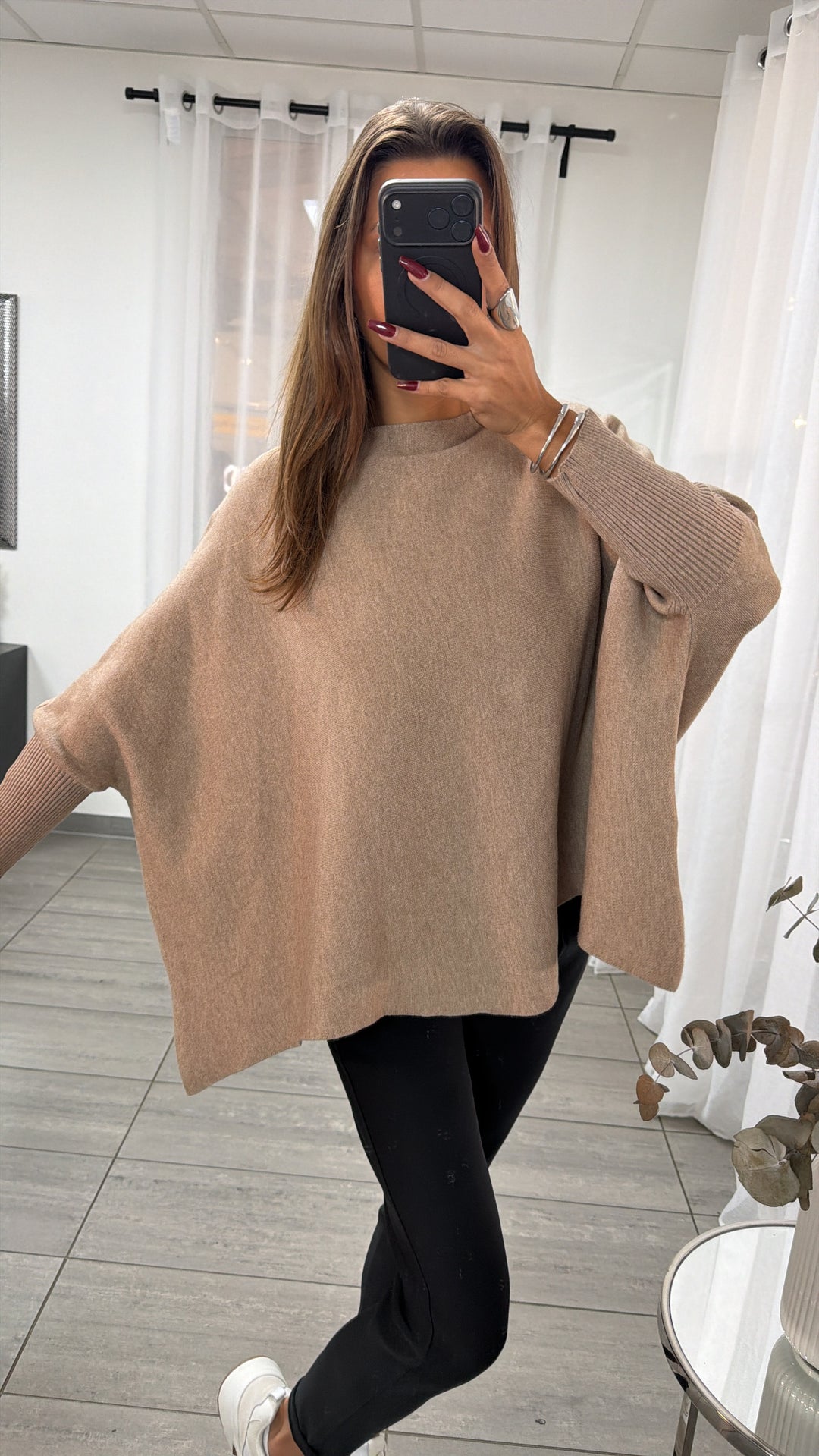KURZER ultra weicher Pullover mit Fledermausärmeln / dunkles beige Art. 16719