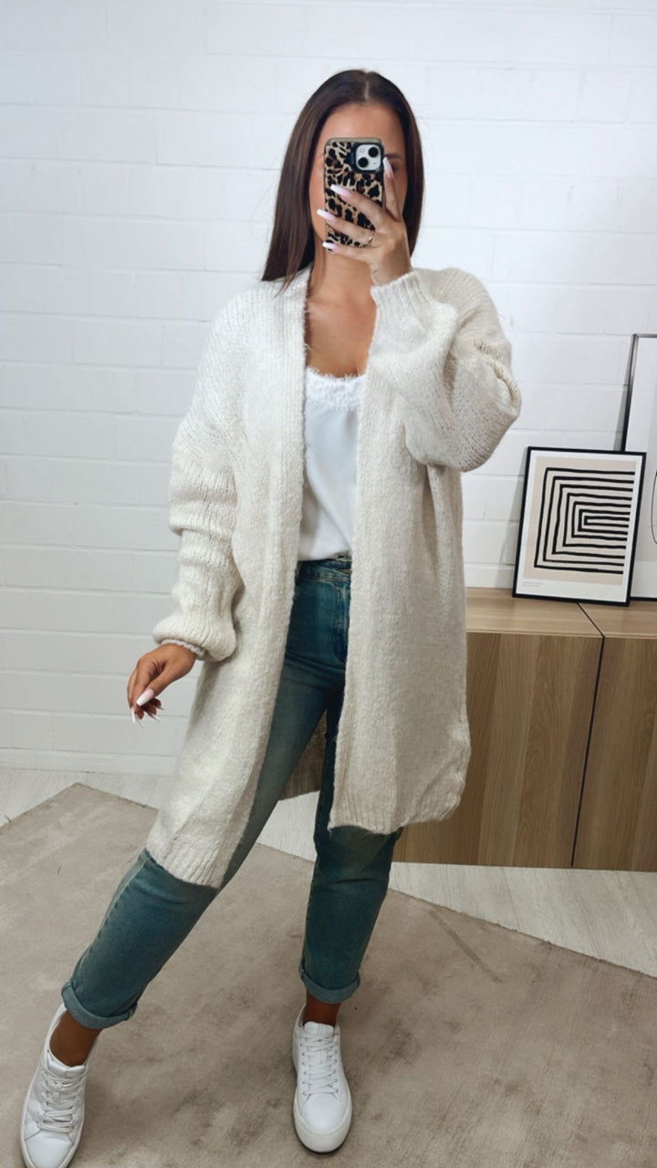 Kuscheliger Cardigan / wollweiß Art.11270