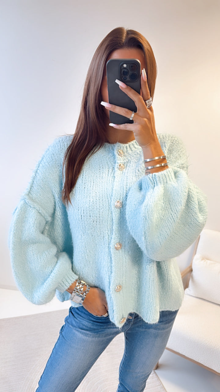 KURZER Kuschel Cardigan mit Silber- goldigen Knöpfen / hell blau Art. 8356