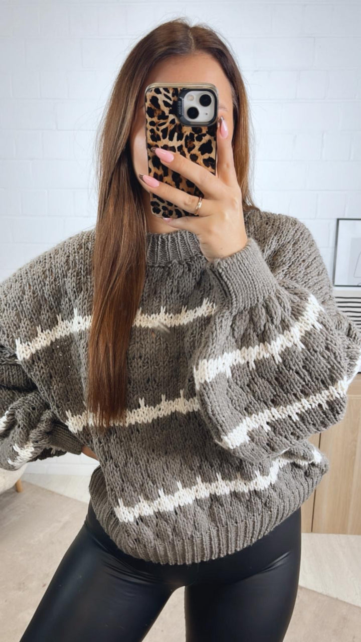 Pullover in ausgefallener Strickart / taupe - creme Art. 12825